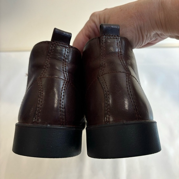 ECCO Sz 10 Low Top Ankle Booties Comfort Boots Rubber Sole Pull On Leather - Picture 6 of 9